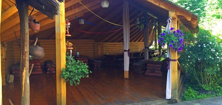 Гостинично-оздоровительный комплекс «Жива Вода». Скидки на отели в Карпатах. Бронировать номер со скидкой. Недорогой отдых в Карпатах.
