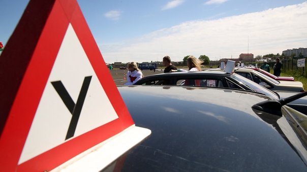 Навчання водінню в автошколі Ferrari в Дніпрі. Записатися зі знижкою