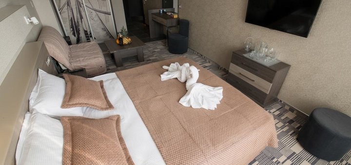 Ортопедическая кровать в номере Нью-Йорк в отеле 12th Floor Apartments в Одессе