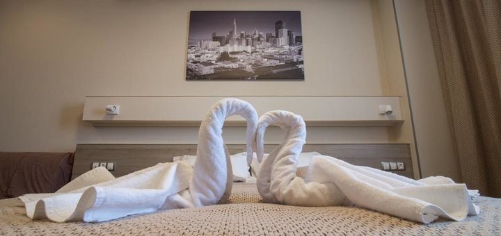 Украшение номера Сан-Франциско в отеле  12th Floor Apartments в Одессе 