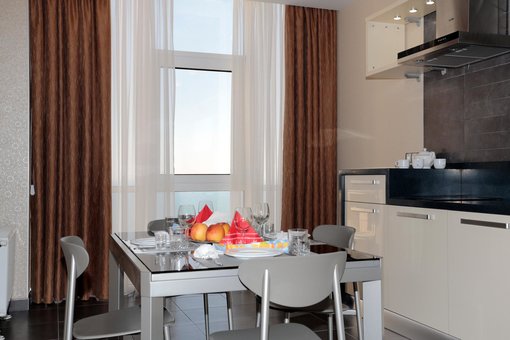 Завтрак в номере Рио-де-Жанейро  в отеле 12th Floor Apartments в Одессе