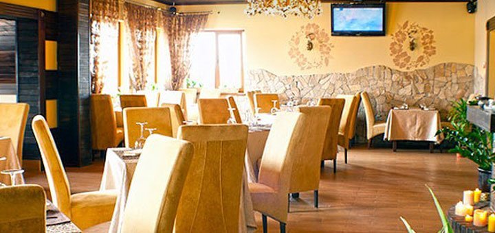 Restaurant in the suburban complex &quot;babay komora&quot;. book a hotel room with a discount. cheap hotels near kiev. book a table with a discount. inexpensive restaurants in gostomel. &quot;