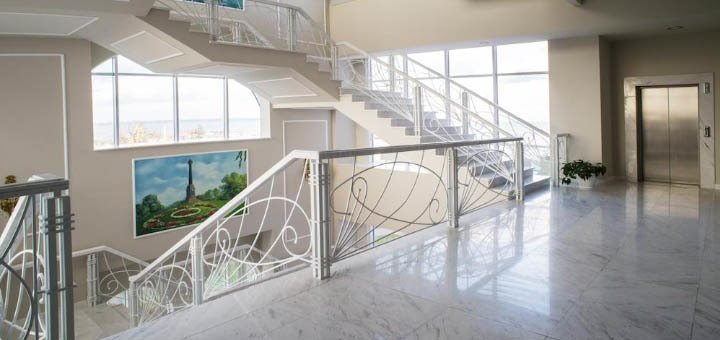 Hall of the hotel &quot;black sea park shevchenko&quot;. come with a discount