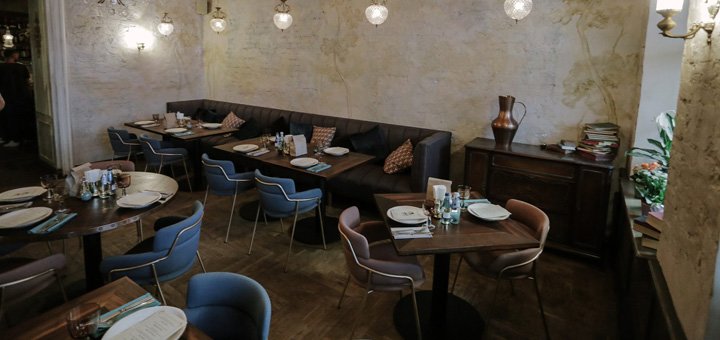 Паб «Charlatan Bar» в Киеве
