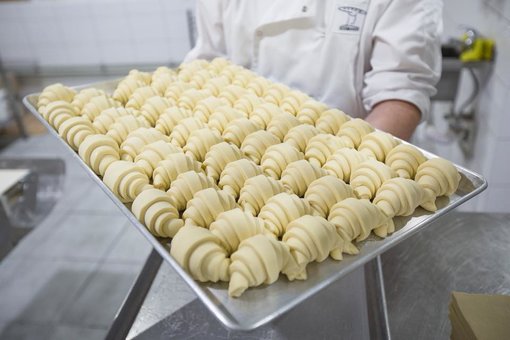 Свежие булочки в пекарне «Chef Bakery» в Киеве со скидкой
