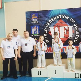 Дитяча боротьба заняття у клубі «Атлет» у Дніпрі. Оплачуйте абонемент зі знижкою.