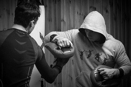 Уроки бокса в клубе «FightClubFriends» в Киеве. Оплачивайте тренировки по акции.
