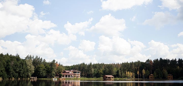 Знижки на відпочинок у готельно-ресторанному комплексі «Чарівне Озеро» у Коростишеві325