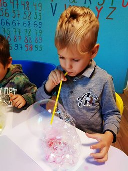 Розвиваючі заняття в дитячому садку «happy book». записатися в дитячий сад по акції.