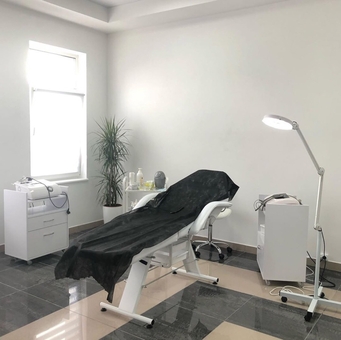 Косметологічний кабінет Олени Кузьменко в Києві. Біоревіталізація зі знижкою.