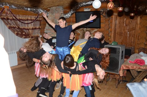 Шоу программа в детском зимнем лагере «Шоколад» Славское. Забронировать отдых в детском лагере 