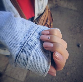Manicure in the beauty studio «History.beauty.room» in Kharkov. Sign up for a manicure.