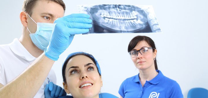 Імплантація зубів у стоматології «ProfessionalDental» у Києві. Встановлюйте зубні імпланти зі знижкою.