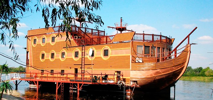 Flotel "Galleon". Book a hotel with a discount. Hotels near Kiev are inexpensive.