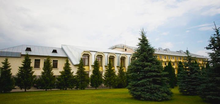 Санаторий Лечебно-реабилитационный центр им. В.Т.Гуца под Киевом. Купить путевку в санаторий со скидкой. Санатории под Киевом недорого.