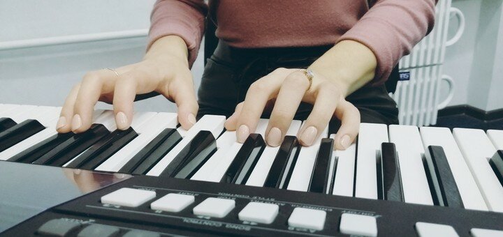 Уроки игры на фортепиано в «AP Vocal Studio» в Харькове. Записаться по скидке
