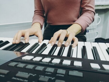Piano lessons for adults at AP Vocal Studio in Kharkov. Sign up for a discount