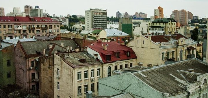 Вид из номера в хостеле «ZigZag». Забронировать хостел со скидкой. Недорогие хостелы в Киеве.