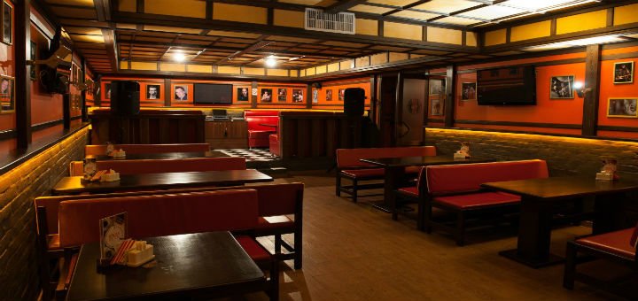 Зал «Англія» в Beer & Blues Art Pab в Вінниці. Замовляйте меню акцією.