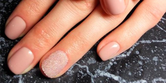 Coated manicure at the caprice salon. sign up with a discount