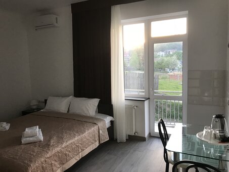 Двомісний номер стандарт в готелі «Neopolis» в Поляні Закарпатської області. Замовляйте акцією.