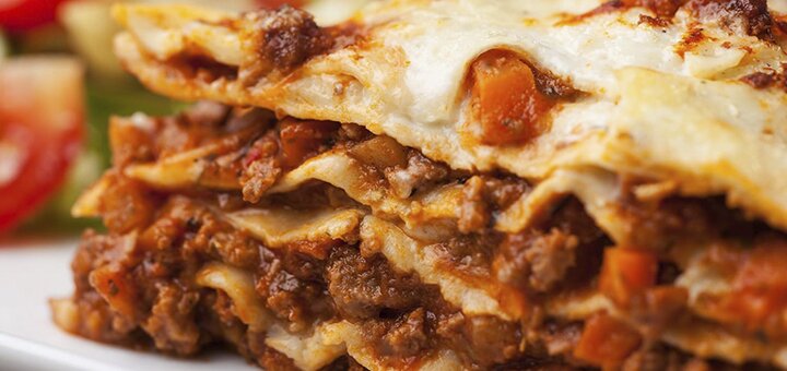 Лазанья в ресторане «Trattoria Dovganini» в Киеве. Забронировать столик со скидкой.