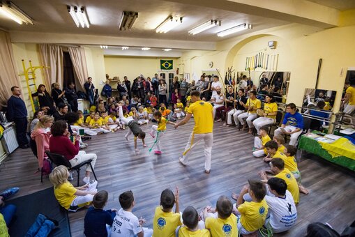 Discounts and promotions for a lesson at a capoeiro school. sign up for the promotion1