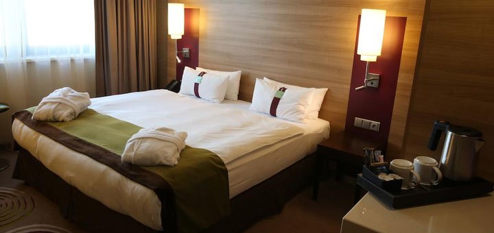 Номер в отеле «Holiday Inn» в Киеве. Забронировать номер со скидкой. Отели в центре Киева.