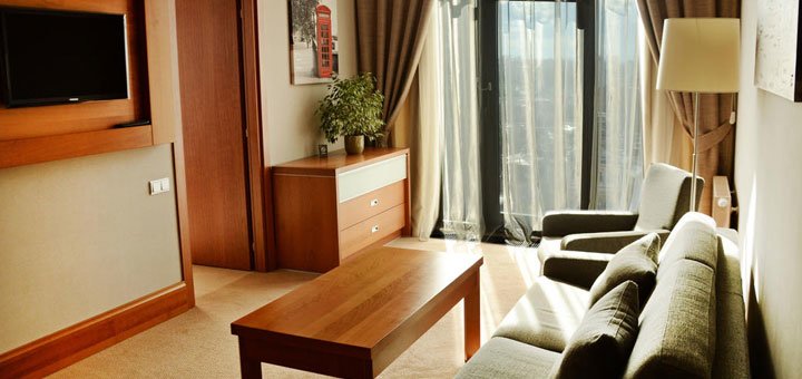 Номер в отеле «Apartments City Hotel». Заброниовать номер со скидкой. Отели в центре Киева.