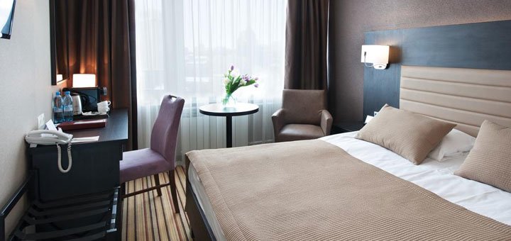 Номер в отеле «Русь». Гостиница «Premier Hotel Rus» в Киеве. Забронировать номер в отеле «Русь». Отели в центре Киева.