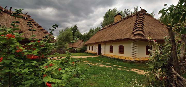 Центр архитектуры и быта «Мамаева Слобода» в Киеве. Записывайтесь на экскурсию по скидке.