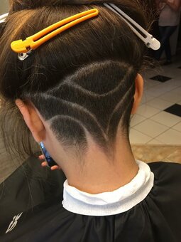 Стрижка з малюнком у салоні Наталії Мошків «Hair space studio» у Києві. Записуйтесь по акції.