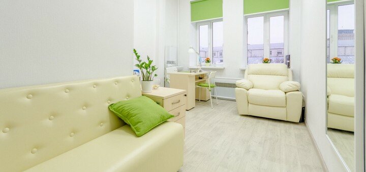 Манікюр та педикюр у «Nails Studio by Svetlana Ivanova» у Києві. Записатись по знижці.
