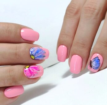Манікюр з покриттям у Nails Studio by Svetlana Ivanova у Києві. Записатись по знижці.