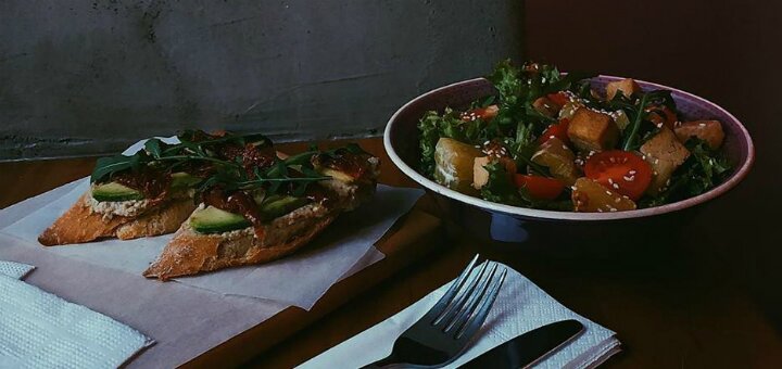 Скидки ресторан «OM NOM NOM vegan cafe»