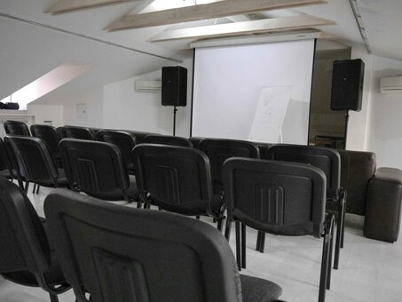 Low rental prices &quot;super stylish attic in the art center&quot;