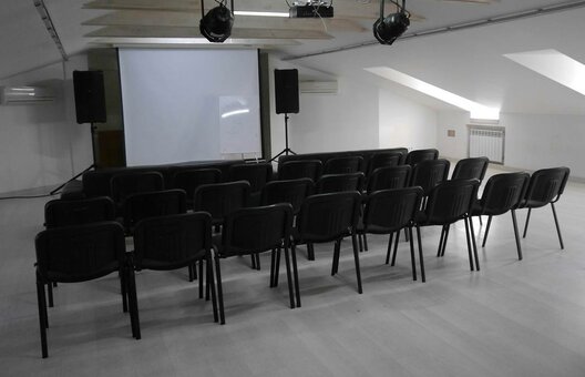 Promotions rent &quot;super stylish attic in the art center&quot;