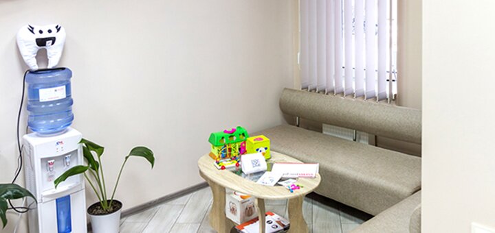 Installation of implants with crowns in the clinic "Kosmo-Dent" in Kyiv at a discount
