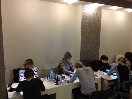 Hardware manicure at the dinail beauty salon in kherson. sign up for a hardware manicure with a discount.