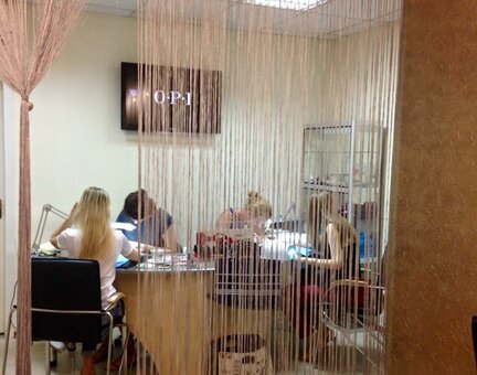 Coating with gel polish in the dinail beauty salon in kherson. sign up for a discounted gel polish