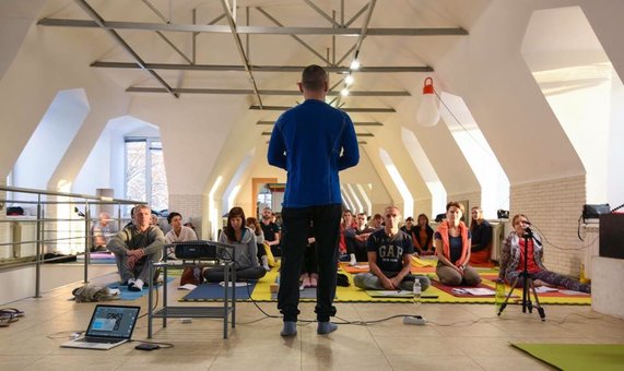 Майстер-клас з йоги у студії «Дзен» у Дніпрі. Замовити недорого