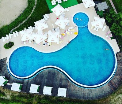 Пляжний комплекс Biruza Beach Club в Києві 4