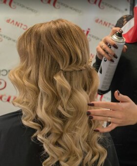 Evening styling in a beauty salon iv style chernivtsi. sign up for an evening styling according to the promotion