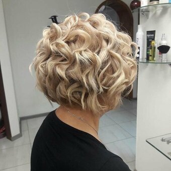 Curling in a beauty salon victoria slavyansk. sign up for a perm on the action