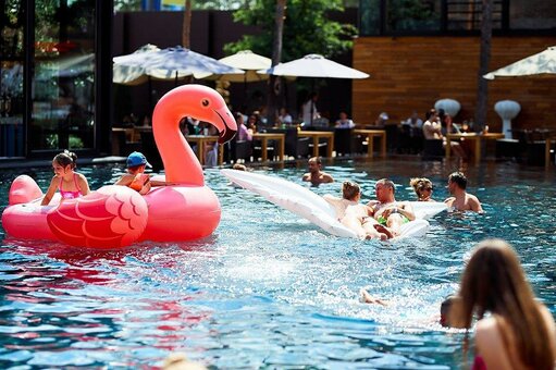 Ресторан queen country club в козині