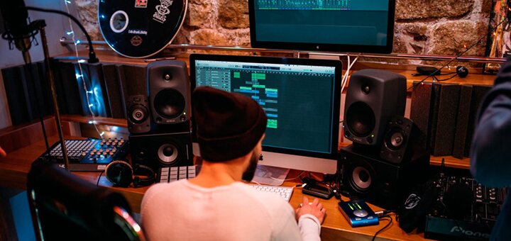 «Rock'N'Rave» - Студия звукозаписи в Киеве. Записывайся на запись песни по акции.1
