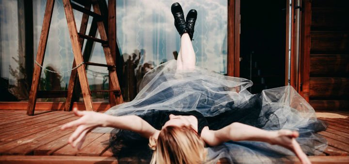 Портретная фотосъемка в студии «Sunday studio» в Киеве. Бронируем время фотосъемки по акции.