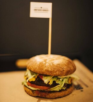 Promotions fast food restaurant &quot;brothers burger&quot;