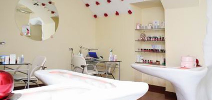 Promotional prices for services in the salon "La Rose"