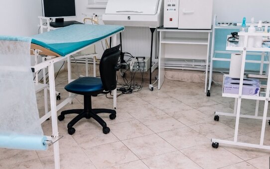 He is a klinik in Uzhgorod. Pay for services with a discount.